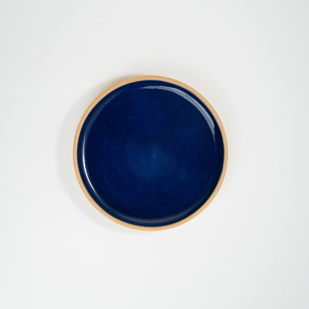 cobalt-rimmed-plate