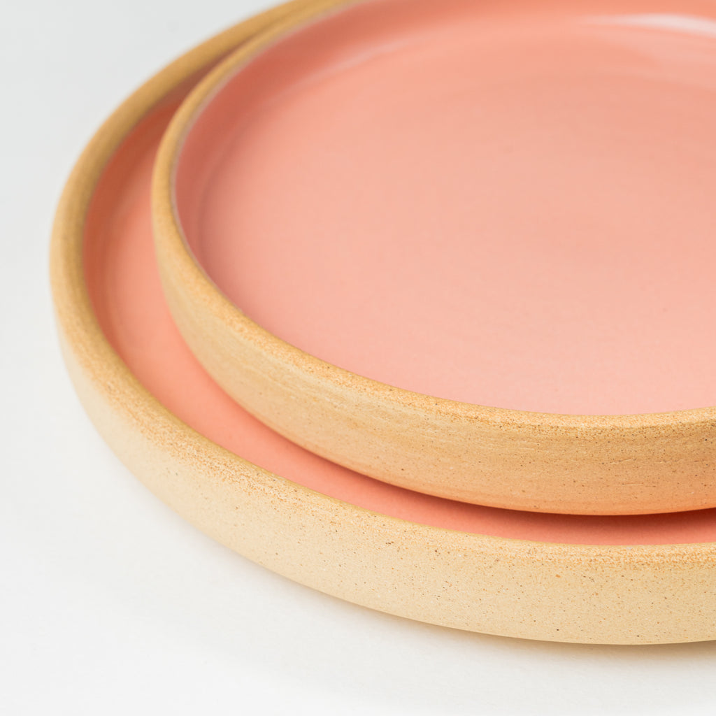 pink-rimmed-plate-set